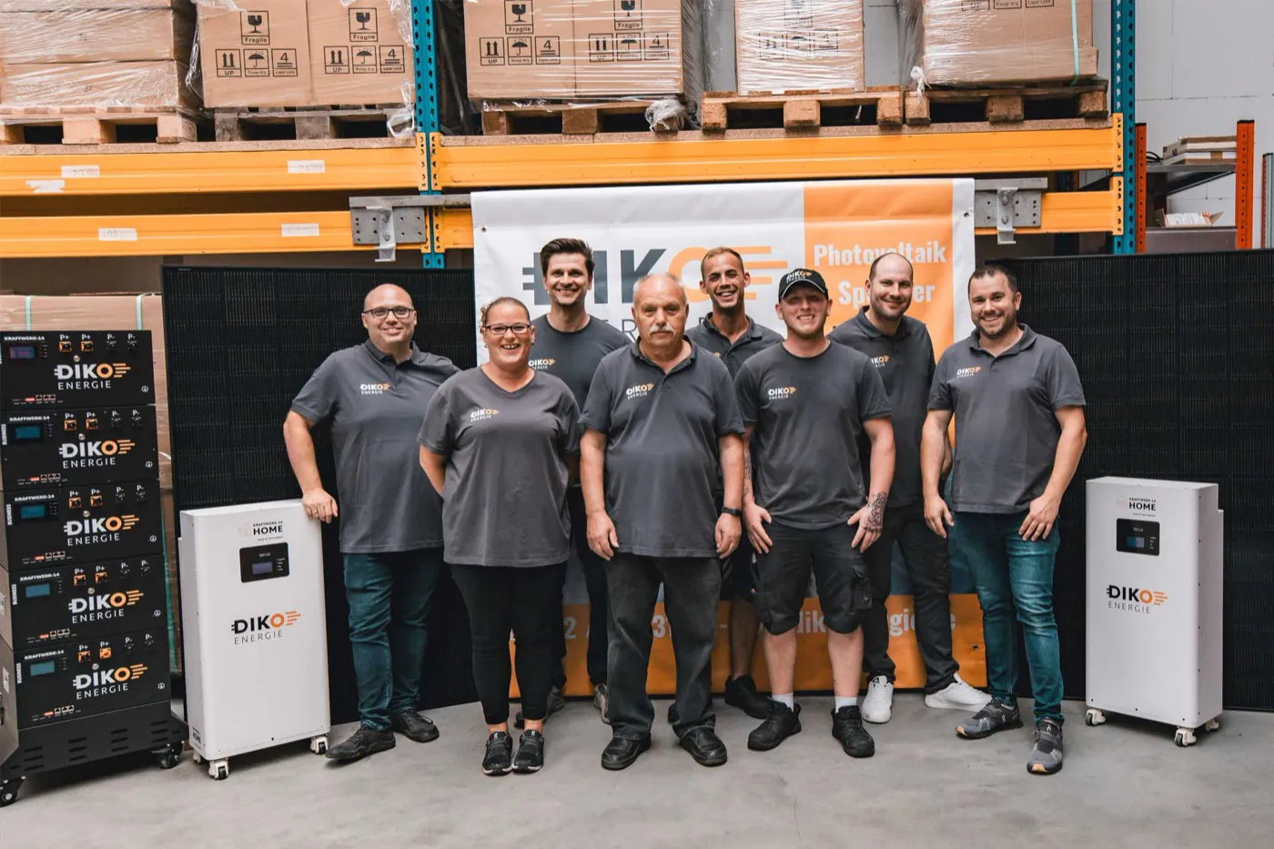 Das Team von DIKO Energie in der Halle in Bad Dürkheim